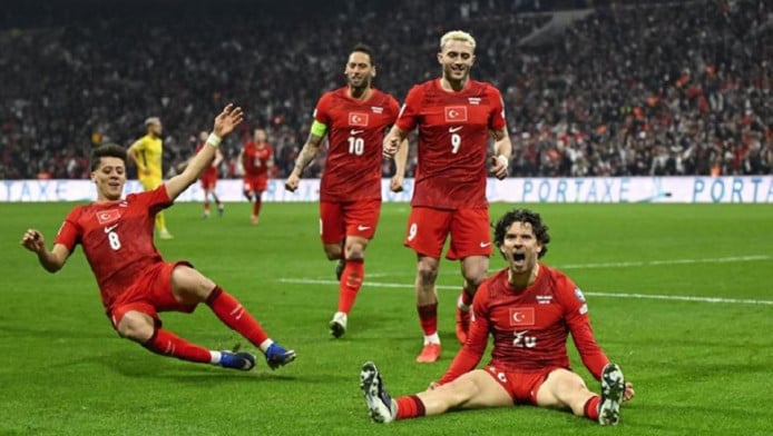 Τουρκία – Ρουμανία 1-0: Ο «μάγος» Γκιουλέρ την πάει προς το  Μουντιάλ (Vid)