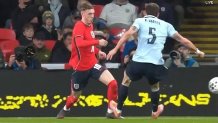 Απίθανη διαιτητική «γκάφα» στο Αγγλία – Ουρουγουάη (BINTEO)