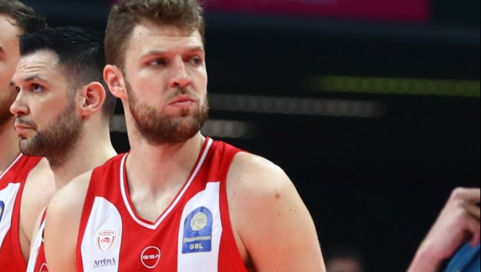 Ειρωνική αποθέωση οπαδών ΠΑΟ σε βολές Βεζένκοφ - Ανταπέδωσε ο ίδιος (Vid)