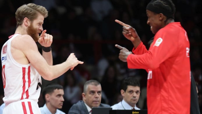 Έβγαλε το καπέλο του στον Γουόκαπ ο Νιλικίνα - Ατάκα για άμυνα σε Ναν