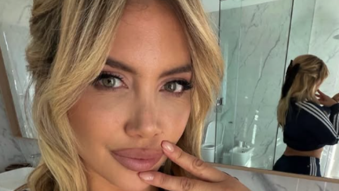 Το τερμάτισε πάλι η Γουάντα Νάρα - Πόζα με όλο το στήθος έξω (ΦΩΤΟ)