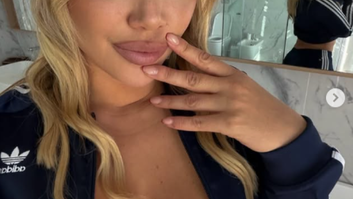 Η Γουάντα Νάρα έβγαλε το πάνω μέρος του ρούχου της και έγινε πανικός (ΦΩΤΟ)