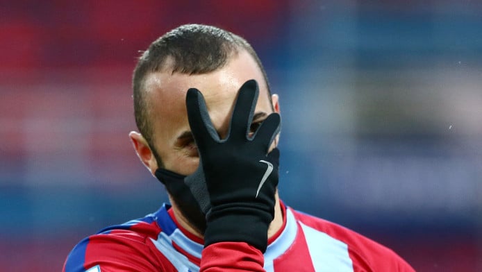 Από πρωταγωνιστής στα ελληνικά γήπεδα, εργάτης σε εργοστάσιο φίλτρων αέρα!