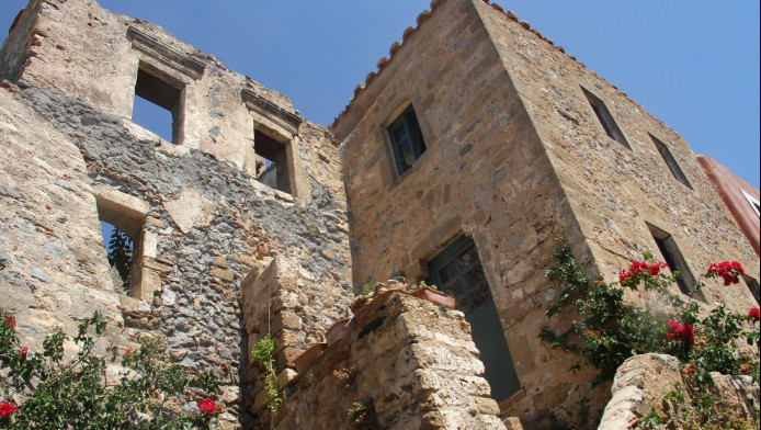 Η καστροπολιτεία στη Μάνη που ανήκει σε 4 οικογένειες! (ΦΩΤΟ)