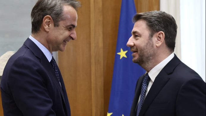 Ανατροπή: Δημοσκόπηση δείχνει πρώτο το ΠΑΣΟΚ – Η ΝΔ χάνει 13 μονάδες!