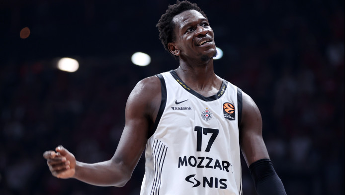 Κλείνει ΜακΙντάιρ ο Ολυμπιακός… κοιτά Μπόνγκα - Μάχη με Ντουμπάι για Σπανό!