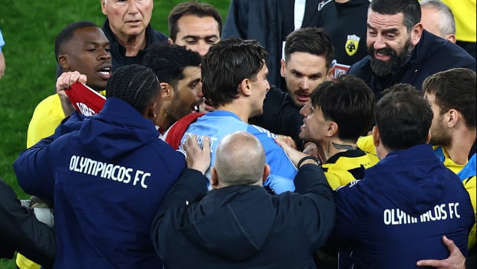 Πιάστηκαν στα χέρια Ρότα και Ταρέμι - Στο χορτάρι και ο Ηλιοπουλος (ΦΩΤΟ)