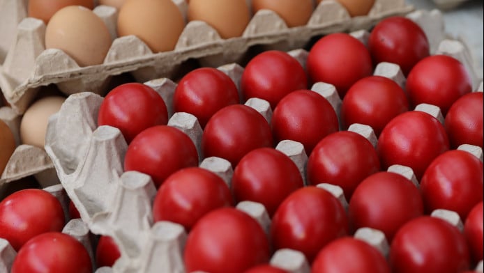 Πόσο καιρό διατηρούνται με ασφάλεια στο ψυγείο τα αυγά του Πάσχα;