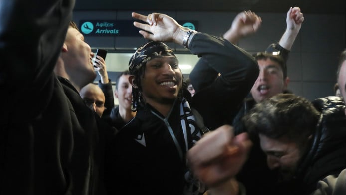 ΠΑΟΚ: Αποθέωση στο αερόδρόμιο για την πρόκριση! (vid)