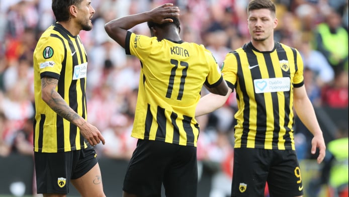 Έμεινε στο Καραϊσκάκη! Ήττα με τριάρα και στροφή στο πρωτάθλημα για ΑΕΚ