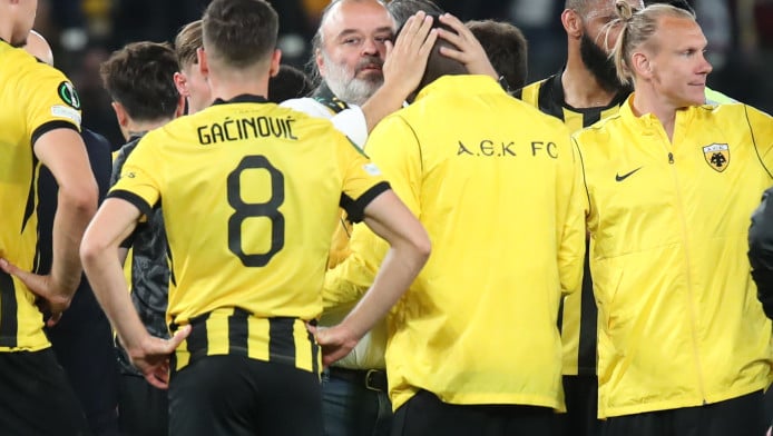 Συγκλονιστικές στιγμές: Αποθέωση ΑΕΚ, «σκασμένος» στο χορτάρι ο Ηλιόπουλος