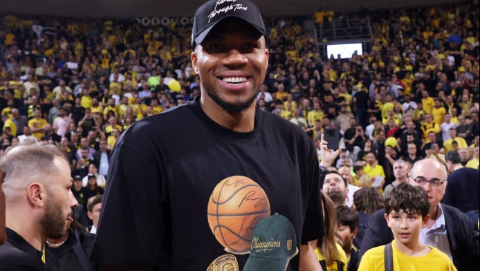 "Τρελάθηκε" ο Αντετοκούνμπο με το σύνθημα - Παγκόσμια διαφήμιση στον Άρη!