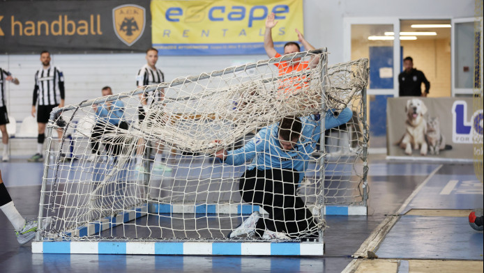 Το απίστευτο σκηνικό που «πάγωσε» τον ημιτελικό ΑΕΚ-ΠΑΟΚ! (vid)