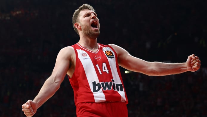 «Αυτό δεν μπαίνει για κανέναν λόγο»! Η φάση του Βεζένκοφ τρέλανε τον Καούρη