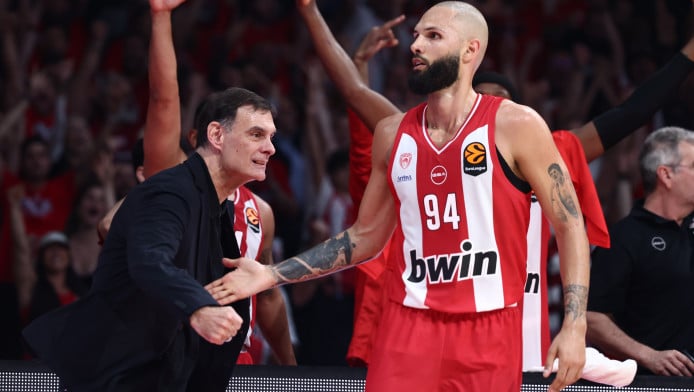 Ήρθε και απόλαυσε τον Ολυμπιακό του… NBA ο Αντετοκούνμπο - Ήδη στο F4! (Vd)