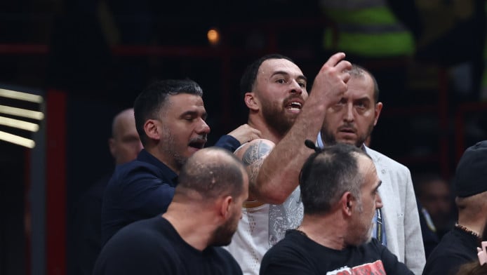 To φύλλο αγώνα «καίει» τον Τζέιμς: Τι φώναζε για τη διαιτησία στο ΣΕΦ (Vid)