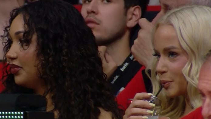 Η ξανθιά που... τρέλανε ΣΕΦ και Nova στο Ολυμπιακός - Μονακό! (ΦΩΤΟ)