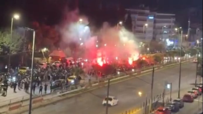 Βραδιά... φιέστας για ΑΕΚ: "Κάηκε" η Συγγρού, υποδοχή στη Φιλαδέλφεια (Vid)