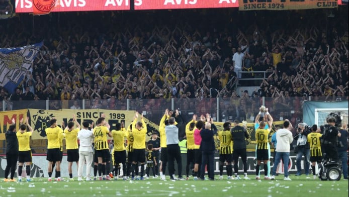 "Tρέλα" των οπαδών της ΑΕΚ! - Μοναδική αποθέωση για Κοϊτά, Πινέδα (Vid)