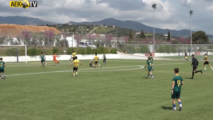 To γκολ-ρεκόρ της Κ15 της ΑΕΚ! Σκόραρε 8 δεύτερα μετά τη σέντρα