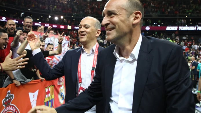 Ζητά συμβόλαιο Μιλουτίνοφ, τον υπογράφουν οι Αγγελόπουλοι μαζί με Μακιντάιρ