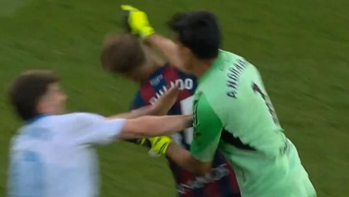 Βαρύτατη “καμπάνα” για τον… μποξέρ γκολκίπερ της Σαραγόσα! (Vid)