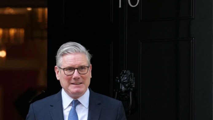 Ο αγώνας των «V11» έφτασε, επιτέλους στο 10 της «Ντάουνινγκ Στριτ»