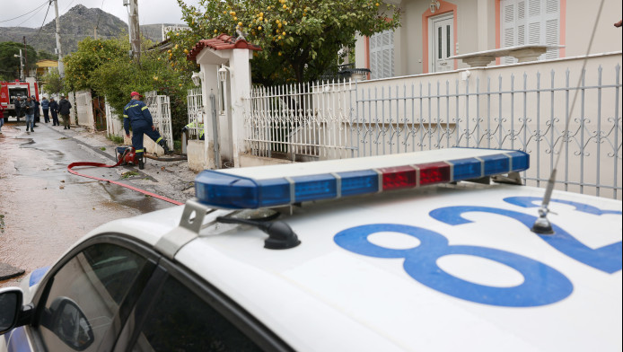 Έκτακτο δελτίο καιρού: Συνεχίζεται και αύριο η κακοκαιρία - Πού θα βρέχει