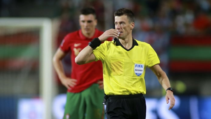 Χαμός με τον διαιτητή του Ράγιο-ΑΕΚ - Κάνουν λόγο για σκάνδαλο!