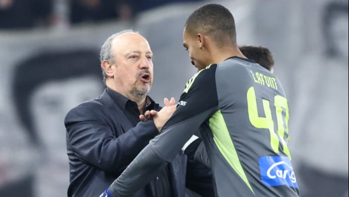 Διαφώνησε με όλους ο Μπενίτεθ: Ζητά παραμονή Λαφόν, αλλά αυτός θέτει όρους!