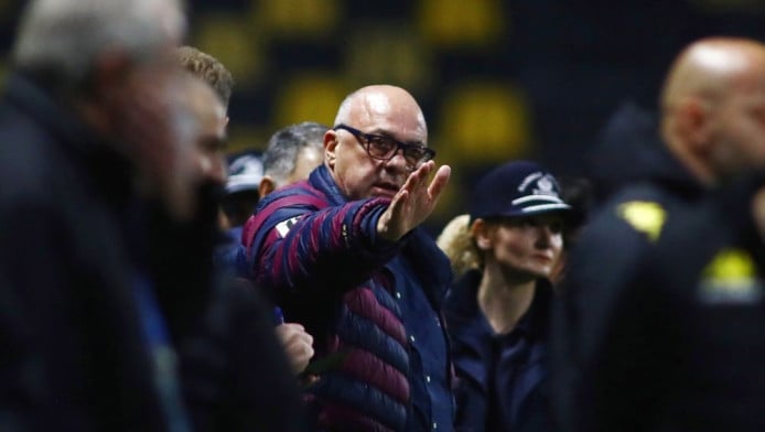 Έξαλλος Μπέος! - “Λανουά άδειασέ μας τη γωνιά” 