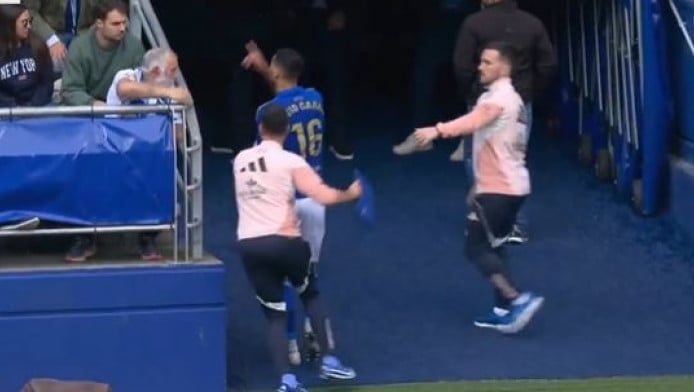 Τσακώθηκε με ηλικιωμένη ο Κάρμο (ΒΙΝΤΕΟ)