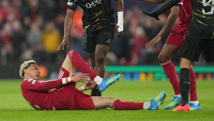 Δεν γλίτωσε τα χειρότερα ο Εκιτικέ - Εννέα μήνες εκτός δράσης! (ΦΩΤΟ)