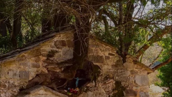 Αυτή είναι η εκκλησία της Ελλάδας που αψηφά τους νόμους της φυσικής (ΦΩΤΟ)