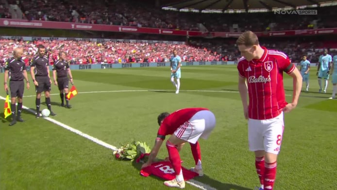 Το αντίο του Άντερσον στη μητέρα του με ανθοδέσμη (ΒΙΝΤΕΟ)