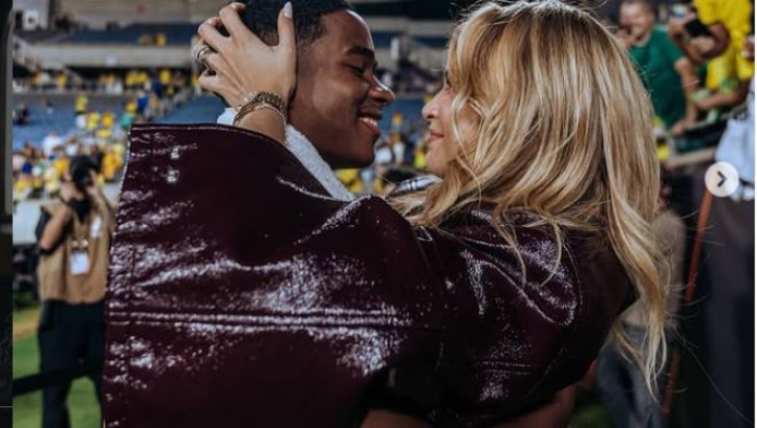 Συγκίνηση και φιλί στη σύζυγο για τον Έντρικ μετά την επιστροφή του (ΦΩΤΟ)