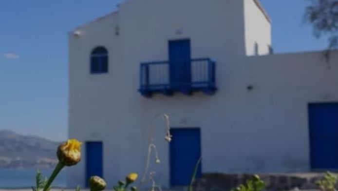 Το σπίτι που δεν περιμένεις να συναντήσεις στη Σαλαμίνα - Σε ποιον άνηκε;
