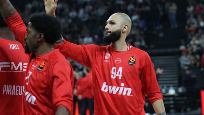 Εκτός με Μύκονο και ο Φουρνιέ - Με ενδεκάδα ο Ολυμπιακός