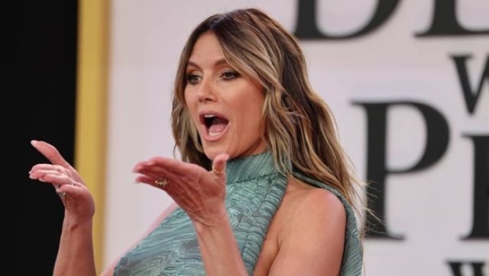 Θεά 52 ετών με μπικίνι - Είναι... "άγαλμα" - Θα την ερωτευτείς (ΦΩΤΟ)