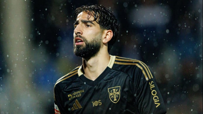 Ο "θηριώδης" στόπερ που θέλει να φέρει φέτος ο Ολυμπιακός - Νέος... Ρέλβας!