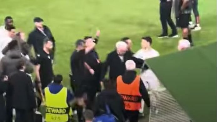 Θα κάνει τον γύρο του κόσμου: H "επίθεση" του Γκιουλέρ στον διαιτητή (Vid)