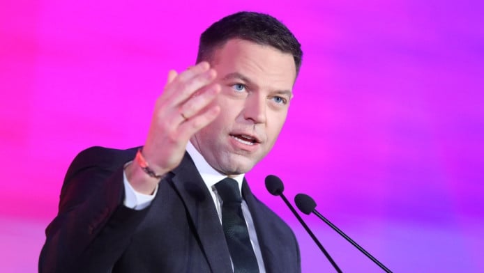 Κάτι περίεργο συμβαίνει με τους συνεργάτες του Κασσελάκη