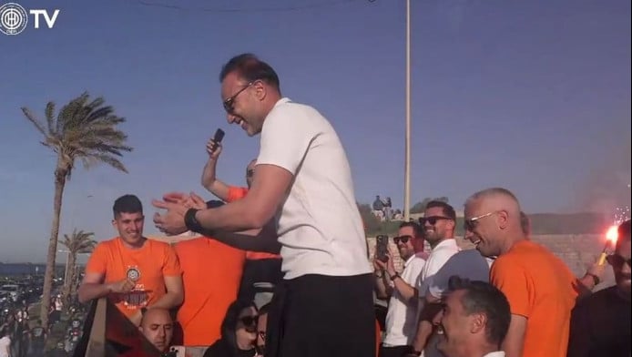 Moναδική αποθέωση για Κόντη - Πανευτυχής με την κούπα ο Μπούσης (ΒΙΝΤΕΟ)