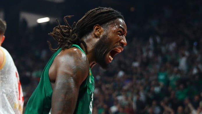 Ο Λεσόρ πέρασε... πάνω από τον Ντιαλό με τρομερό κάρφωμα! (ΒΙΝΤΕΟ)