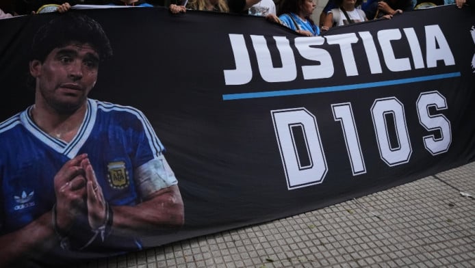 Ανατριχιαστικές λεπτομέρειες για τον νεκρό Μαραντόνα (ΒΙΝΤΕΟ)