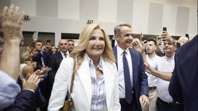 Βγήκε από το χειρουργείο η Μαρέβα Μητσοτάκη- Στο φως το ιατρικό ανακοινωθέν