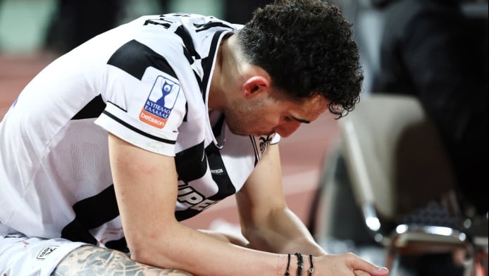 Κλαταρισμένος ΠΑΟΚ, αστεία λάθη, άδειος και σοκ διαρκείας