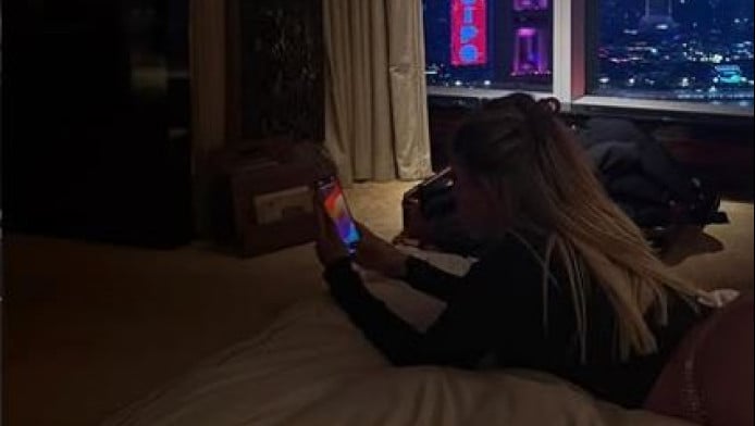 Το Πάσχα της Γουάντα Νάρα είναι απαγορευμένο για ανηλίκους: Φωτό σε κρεβάτι