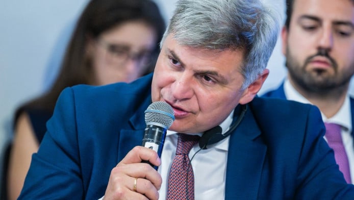 Ο Φαραντούρης στριμώχνει τη φον ντερ Λάιεν για τη σφαγή Χριστιανών