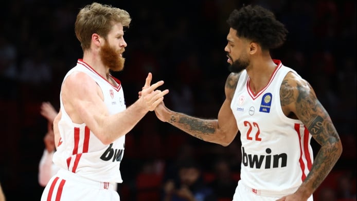 "Βομβάρδισε" τον Άρη από τα 6,75 και έκανε το 23/23 ο Ολυμπιακός! (ΒΙΝΤΕΟ)